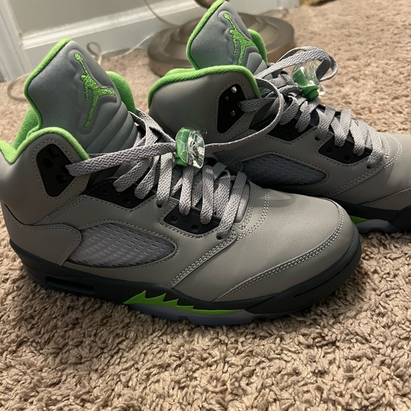 Air Jordan 5 Retro “Green Bean”
Men\'s Shoes